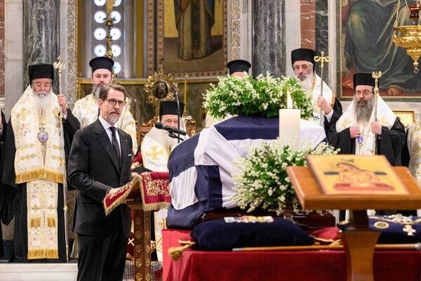 Κηδεία τέως βασιλιά Κωνσταντίνου: Ολοκληρώθηκε η ταφή στο Τατόι -Ακολουθεί γεύμα για τους προσκεκλημένους