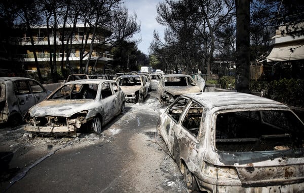 Δίκη για το Μάτι: Νέες μαρτυρίες επιζώντων- Εγκατέλειψε τον νεκρό γιο της για να σώσει την κόρη της