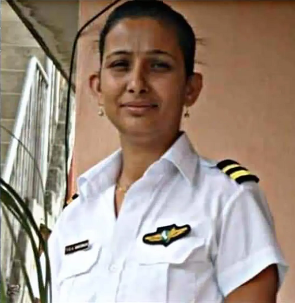 17 χρόνια μετά τη συντριβή του συζύγου της στο Νεπάλ, μια πιλότος είχε την ίδια μοίρα