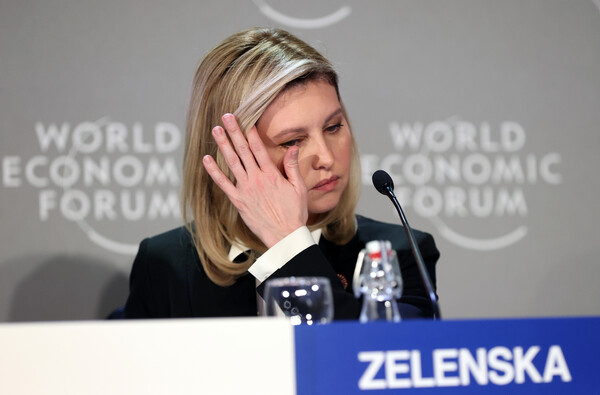Συγκινήθηκε η Ολένα Ζελένσκα μιλώντας για τη συντριβή με τους 18 νεκρούς