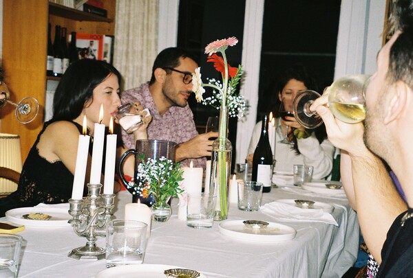  Πούλμαν: Μήπως ο καλύτερος τρόπος για να γνωρίσουμε κόσμο είναι ένα dinner party;