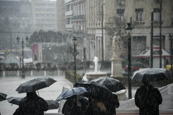 Ο καιρός σήμερα: Καταιγίδα το πρωί στην Αττική - Σε ισχύ το έκτακτο δελτίο της ΕΜΥ για βροχές, χιόνια και χαλάζι