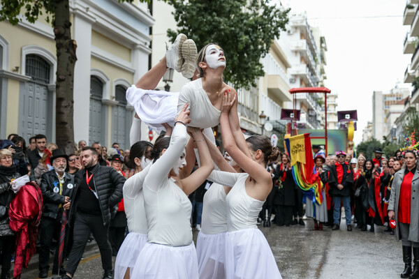 Πάτρα: Ήρθες πάλι τρελό καρναβάλι - Τελετή έναρξης σε ξέφρενους ρυθμούς 