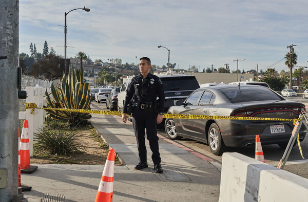 Πυροβολισμοί στο Λος Άντζελες: Νεκρός ο δράστης- Φέρεται να αυτοκτόνησε μέσα σε λευκό βαν
