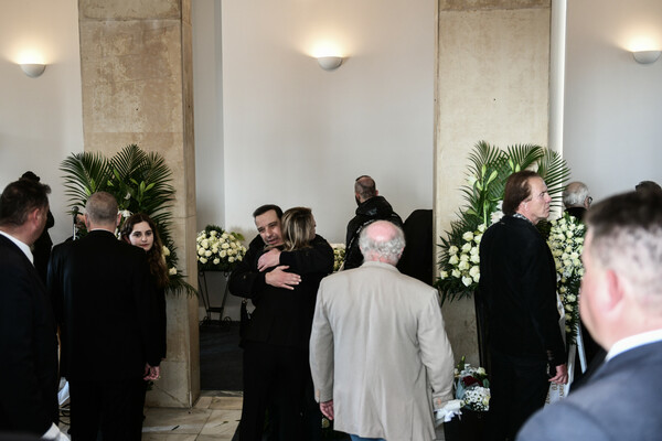 Συγκίνηση στο τελευταίο αντίο στον Νίκο Ξανθόπουλο