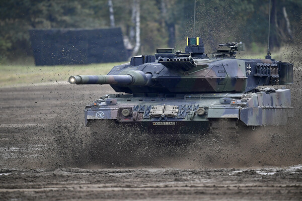 Μόσχα: «Επικίνδυνη απόφαση» η αποστολή γερμανικών αρμάτων Leopard στην Ουκρανία