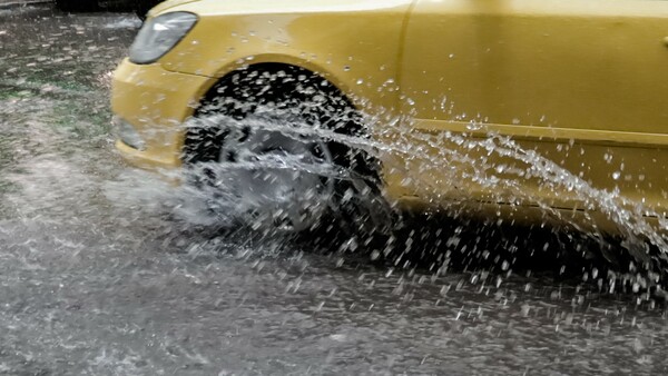 Έντονη βροχόπτωση με διαστήματα χαλαζόπτωσης στην Αθήνα, Πέμπτη 26 Ιανουαρίου 2023.