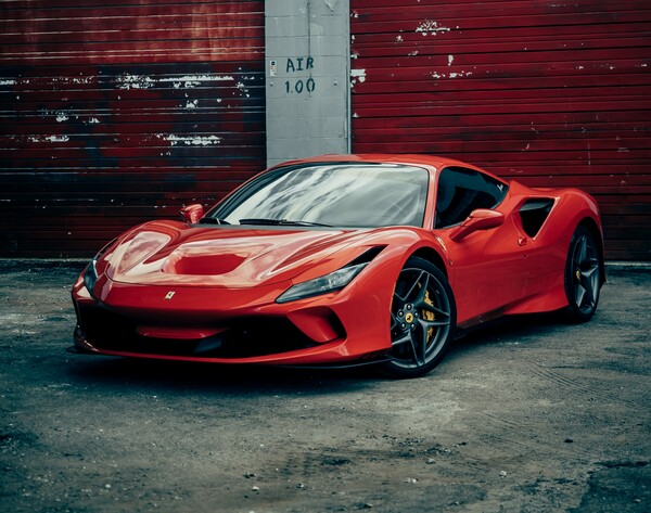 Η Ferrari θέλει να βάλει ψεύτικους θορύβους κινητήρα στα ηλεκτρικά αυτοκίνητά της