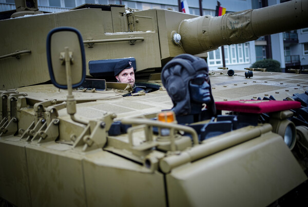 Ουκρανία: Τέλη Μαρτίου, αρχές Απριλίου τα Leopard 2 -Θα χρειαστούν μήνες τα αμερικανικά Abrams 