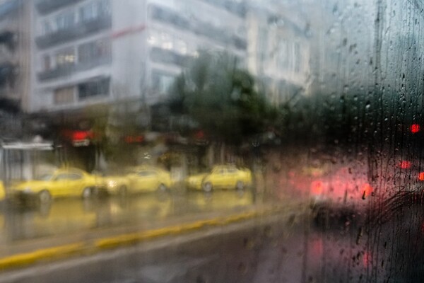 Κακοκαιρία: Σφοδρή καταιγίδα και χαλάζι στην Αθήνα -Μήνυμα από το 112 στην Αττική
