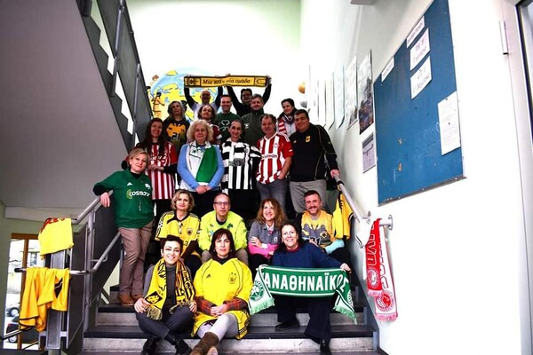 Νυρεμβέργη: Μαθητές φορούν φανέλες ελληνικών ομάδων στη μνήμη του Άλκη Καμπανού - «Για να αλλάξει η οπαδική κουλτούρα»