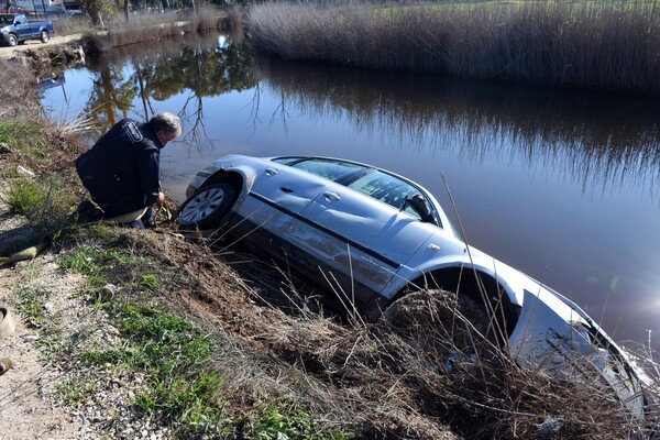 Αργολίδα: Αυτοκίνητο βρέθηκε μέσα στον Ερασίνο ποταμό - Τι ισχυρίστηκε ο ιδιοκτήτης