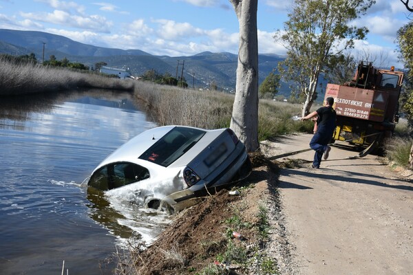 Αργολίδα: Αυτοκίνητο βρέθηκε μέσα στον Ερασίνο ποταμό - Τι ισχυρίστηκε ο ιδιοκτήτης