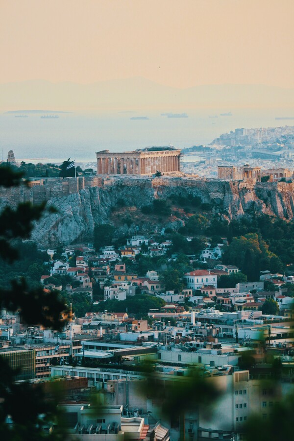 Οι τρεις πόλεις που επιλέγονται για City break τουρισμό μετά την Αθήνα και τη Θεσσαλονίκη