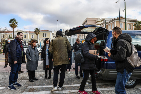 Η Κατερίνα Σακελλαροπούλου μίλησε με χρήστες ουσιών- Συμμετείχε σε δράση του ΟΚΑΝΑ