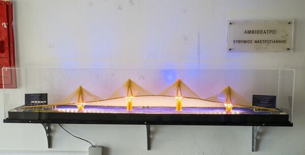 Φοιτητές έφτιαξαν μικρογραφία της γέφυρας Ρίου- Αντιρρίου με σπαγγέτι και ταλιατέλες