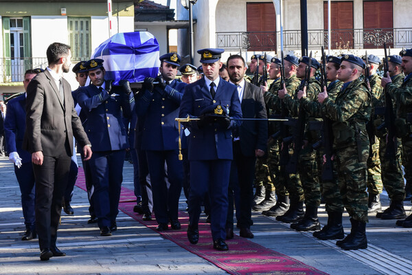 Μάριος Τουρούτσικας: Σε κλίμα βαθιάς οδύνης το «τελευταίο αντίο» στον συγκυβερνήτη του F-4