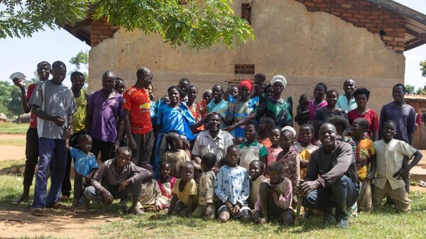 O Μούσα είναι 68 ετών με 12 συζύγους, 102 παιδιά και 578 εγγόνια: «Με αγαπάνε όλες αλλά φτάνει πια»