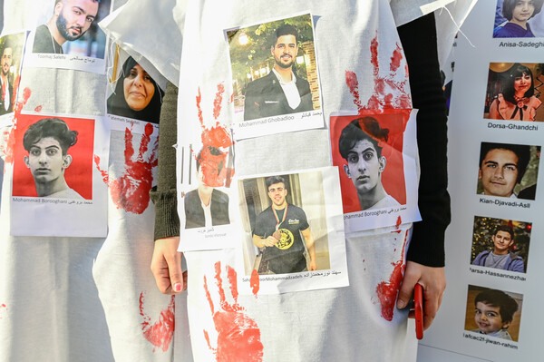 Τιμωρητικοί βιασμοί στο Ιράν: «Μας βιάζουν για να σταματήσουμε να φωνάζουμε για την ελευθερία»