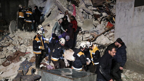 Σεισμός 7.8 Ρίχτερ σε Τουρκία-Συρία: Νεότερος απολογισμός δίνει 1500 νεκρούς