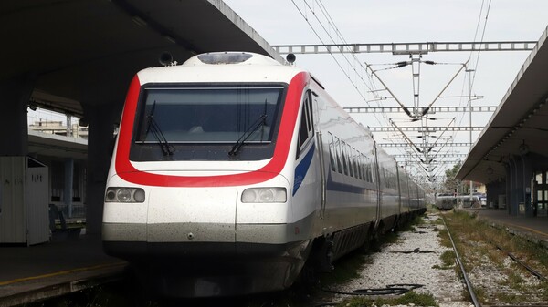 Ακινητοποιήθηκε τρένο στη Μαλακάσα: Εκτελούσε το δρομολόγιο Αθήνα-Θεσσαλονίκη