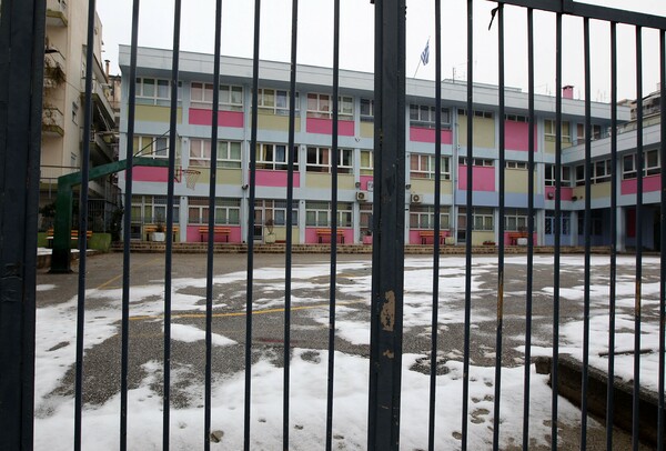 Κακοκαιρία Barbara: Ποια σχολεία είναι κλειστά σήμερα- Τι ισχύει για δημόσιο και εμπορικά καταστήματα