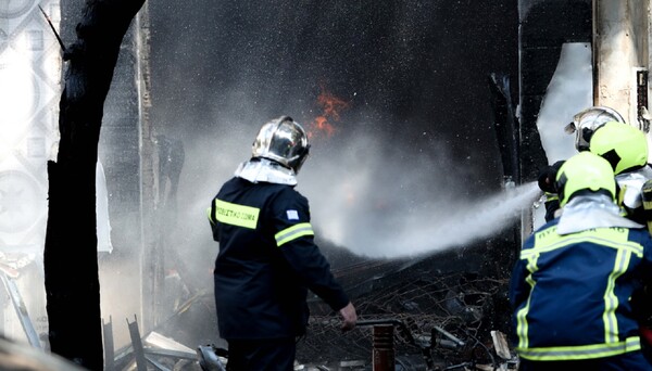 Μέγαρα: Νεκρός εντοπίστηκε νεαρός άνδρας- Μετά από πυρκαγιά σε εγκαταλελειμμένο κτίριο 