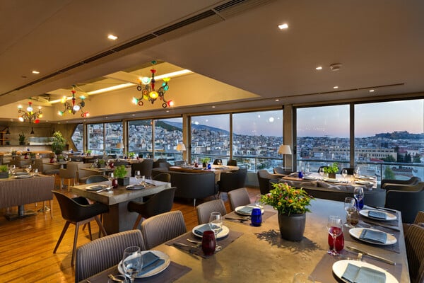 Απολαύστε ένα ρομαντικό δείπνο στο “ST’ASTRA” ROOFTOP RESTAURANT-BAR