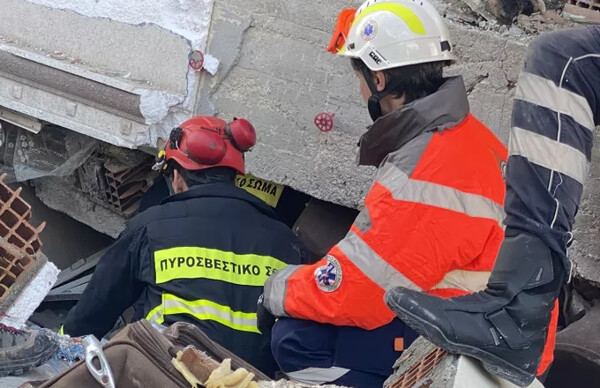 Σεισμός στην Τουρκία: Άλλο ένα παιδί εντόπισε ζωντανό η ΕΜΑΚ - Το προστάτευσε η μητέρα του με το σώμα της