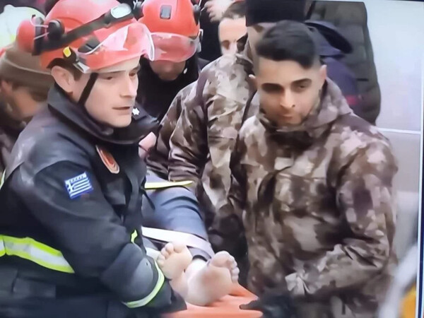 Σεισμός στην Τουρκία: Μέλος της ΕΜΑΚ ο γιος του πυροσβέστη που έσωσε τον μικρό Ανδρέα στον σεισμό του 1995 στο Αίγιο