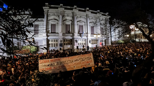 Συναυλία αλληλεγγύης έξω από το Εθνικό Θέατρο - Κυκλοφοριακές ρυθμίσεις στο κέντρο