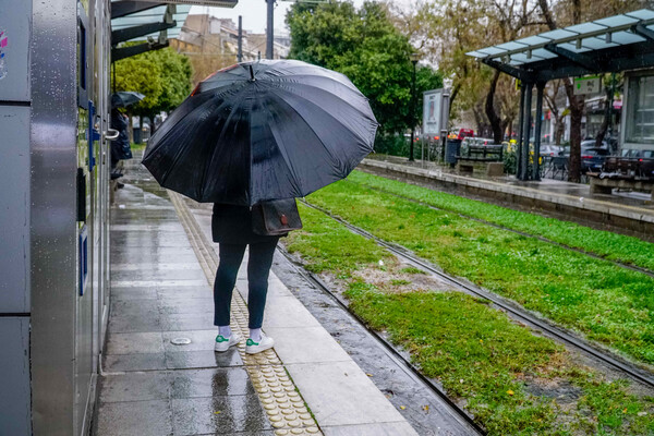 Βελτιώνεται ο καιρός σήμερα- Κρύο και τοπικές βροχές