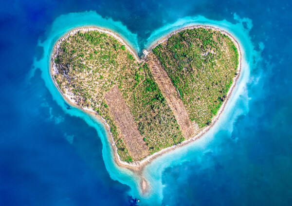 Άγιος Βαλεντίνος με «δώρο» 13 εκατ. ευρώ- Πωλείται τμήμα από το «Νησί της Αγάπης» στην Κροατία