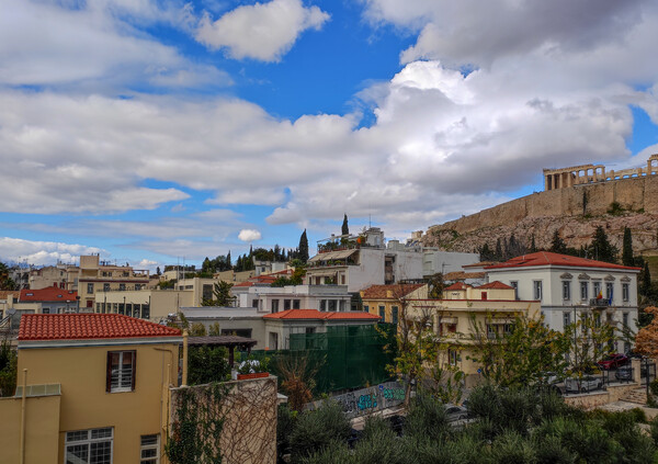 Καιρός: Ανεβαίνει η θερμοκρασία - Πού θα βρέξει