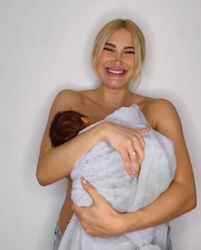 Ιωάννα Τούνη: Δείχνει το σώμα της 35 ημέρες μετά την γέννα- «Δεν νιώθω ιδιαίτερα σέξι»