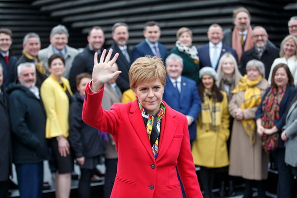 Νίκολα Στέρτζον: Παραιτήθηκε η πρωθυπουργός της Σκωτίας, μετά από 8 χρόνια στην εξουσία