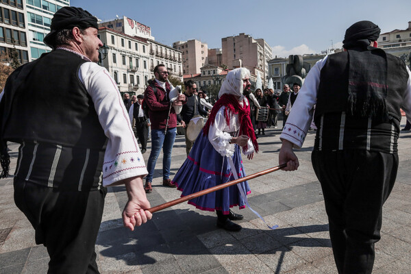 Τσικνοπέμπτη στην Αθήνα- Χοροί, τραγούδια και μυρωδιές