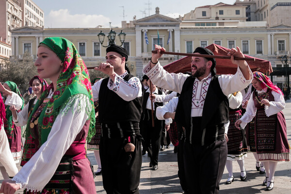 Τσικνοπέμπτη στην Αθήνα- Χοροί, τραγούδια και μυρωδιές