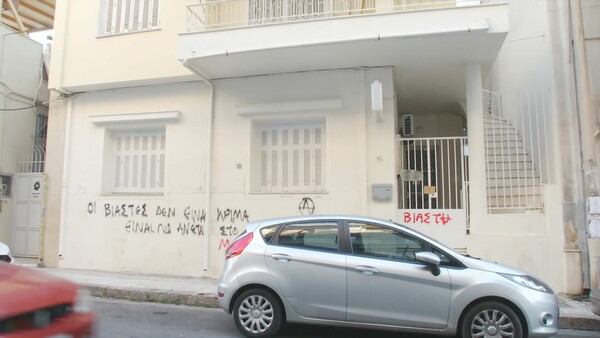 Κολωνός: Ο γιατρός βίαζε τη 12χρονη για 50 ευρώ - Συνθήματα στο γραφείο του