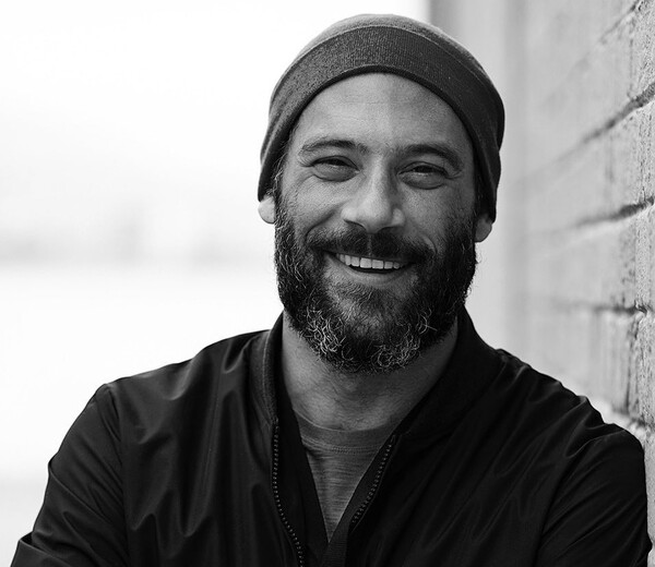 Αντίνοος Αλμπάνης: Το Instagram κατέβασε φωτογραφία του με εσώρουχο- «Η Ελλάδα είναι το το Ιράν της Μεσογείου