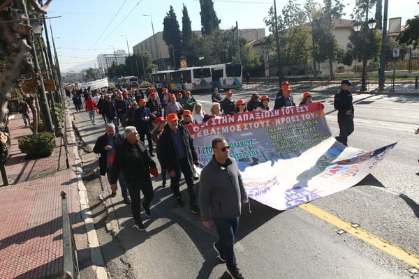 Διαμαρτυρία υγειονομικών στο κέντρο της Αθήνας -Τα αιτήματά τους