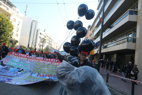 Διαμαρτυρία υγειονομικών στο κέντρο της Αθήνας -Τα αιτήματά τους