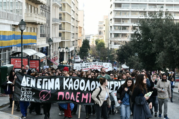 Ολοκληρώθηκε η πορεία των καλλιτεχνών- Αποκαταστάθηκε η κυκλοφορία στο κέντρο