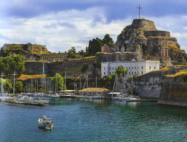 15 από τα πιο καλοδιατηρημένα κάστρα στην Ελλάδα