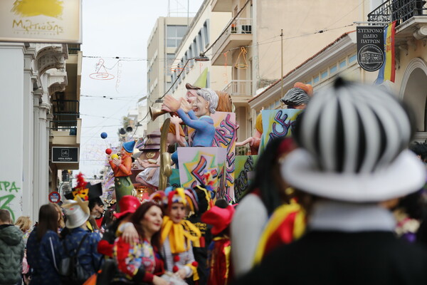 Πατρινό Καρναβάλι 2023: Το μεσημέρι η μεγάλη παρέλαση- Πάνω από 50.000 καρναβαλιστές