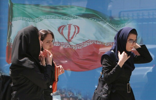 Το Ιράν ερευνά τη δηλητηρίαση 650 μαθητριών με τοξικό αέριο