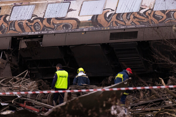 Σιδηροδρομικό δυστύχημα στα Τέμπη: Τουλάχιστον 32 οι νεκροί και δεκάδες τραυματίες - Ψάχνουν εγκλωβισμένους