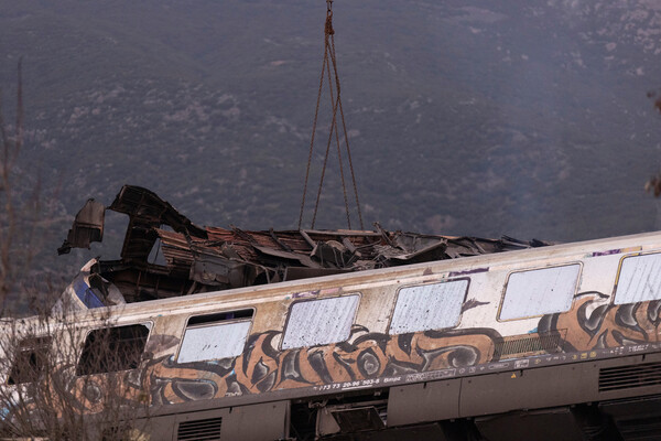 Σιδηροδρομικό δυστύχημα στα Τέμπη: Τουλάχιστον 32 οι νεκροί και δεκάδες τραυματίες - Ψάχνουν εγκλωβισμένους