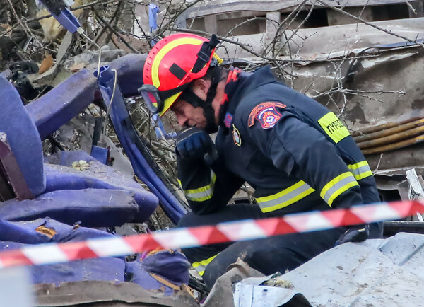 Τέμπη: Στον ανακριτή ο σταθμάρχης, δύσκολη η αναγνώριση των νεκρών - «Μου γύρισαν στάχτες και αποκαΐδια»