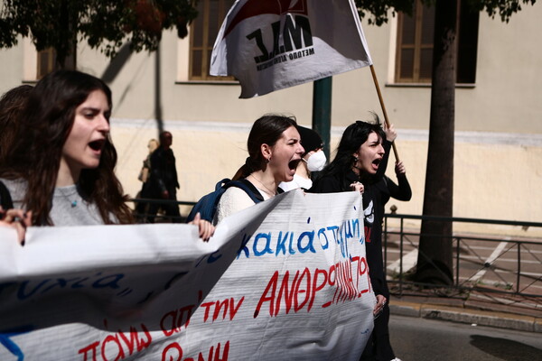 Τέμπη: «Όλων των νεκρών να γίνουμε φωνή»- Μαζική διαμαρτυρία μαθητών και φοιτητών στην Αθήνα 